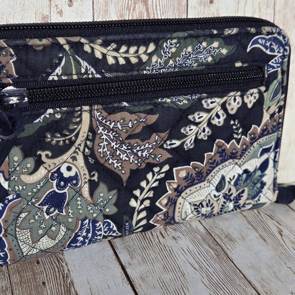 Vera Bradley Navy Blue Floral Quilted Wallet Zip Around Coin Pocket ID Holder - Picture 2 of 7
